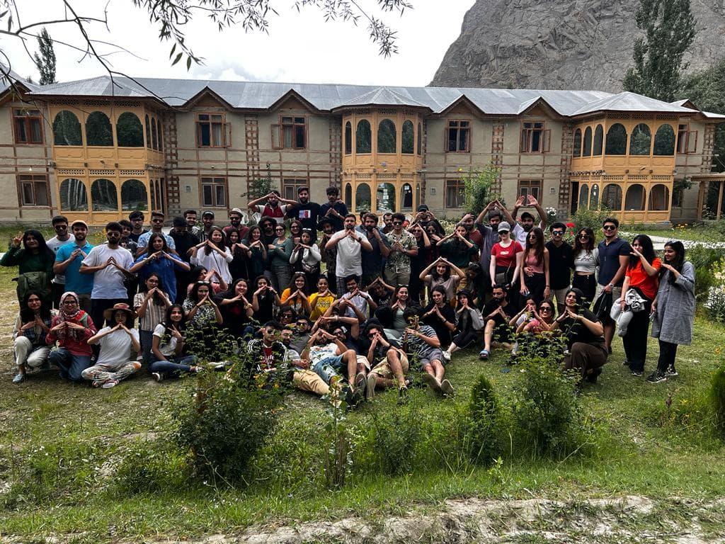 The whole trip group together